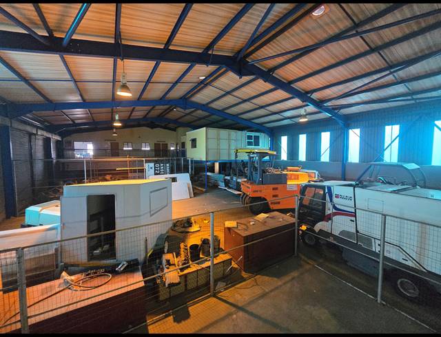 1,900M² FACTORY TO LET IN MOREHILL